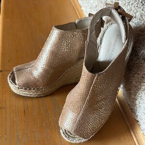 Kenneth Cole Women's Metallic Tan Wedge Sandals 6.5